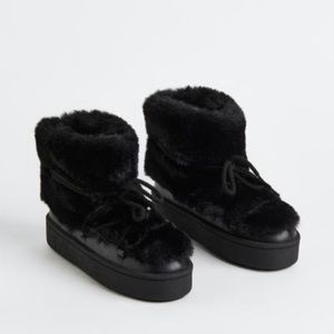 Laced padded boots NO OFFERS